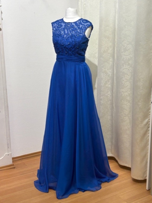 Elegantes maxi  Abendkleid in Königsblau – Ärmellos mit feiner Spitzenverzierung