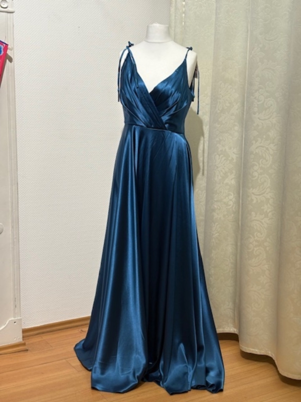 Elegantes Satin-Abendkleid in Petrolblau mit verstellbaren Trägern