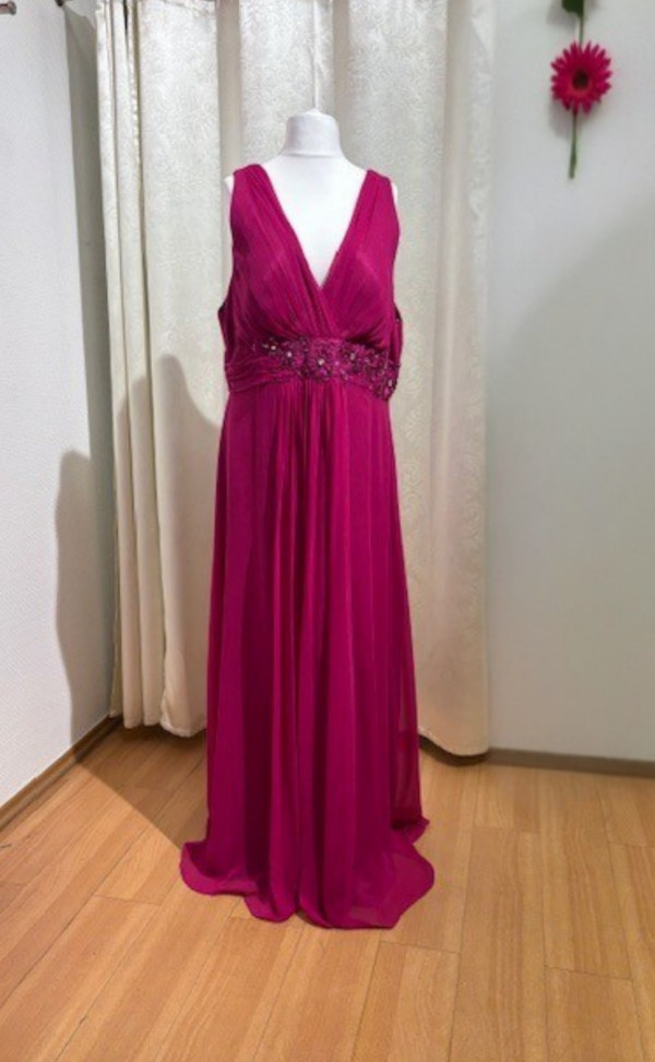 Glitzerndes Highlight: Abendkleid in Fuchsia mit elegantem V-Ausschnitt Gr. 50