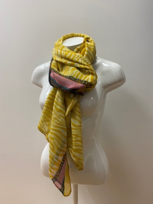 Oversized-Schal mit geometrischem Muster in Gelb Tönen