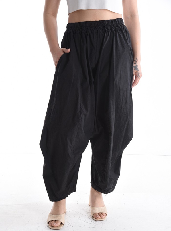 Lässige Baumwoll-Oversize-Hose mit Taschen und Gummizug in Schwarz
