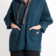 Damenjacke mit goldenen Details